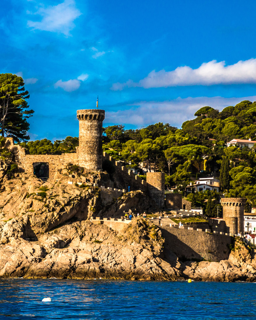 Amarrer votre bateau à Tossa de Mar dans un champ de bouées sûr et confortable